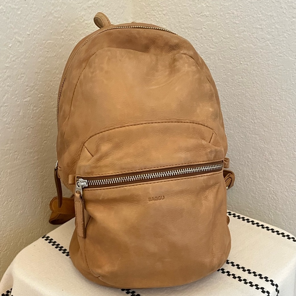 Baggu - Beige Leather Backpack.